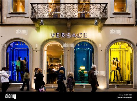 negozi versace lombardia|Rivenditori Versace a Milano .